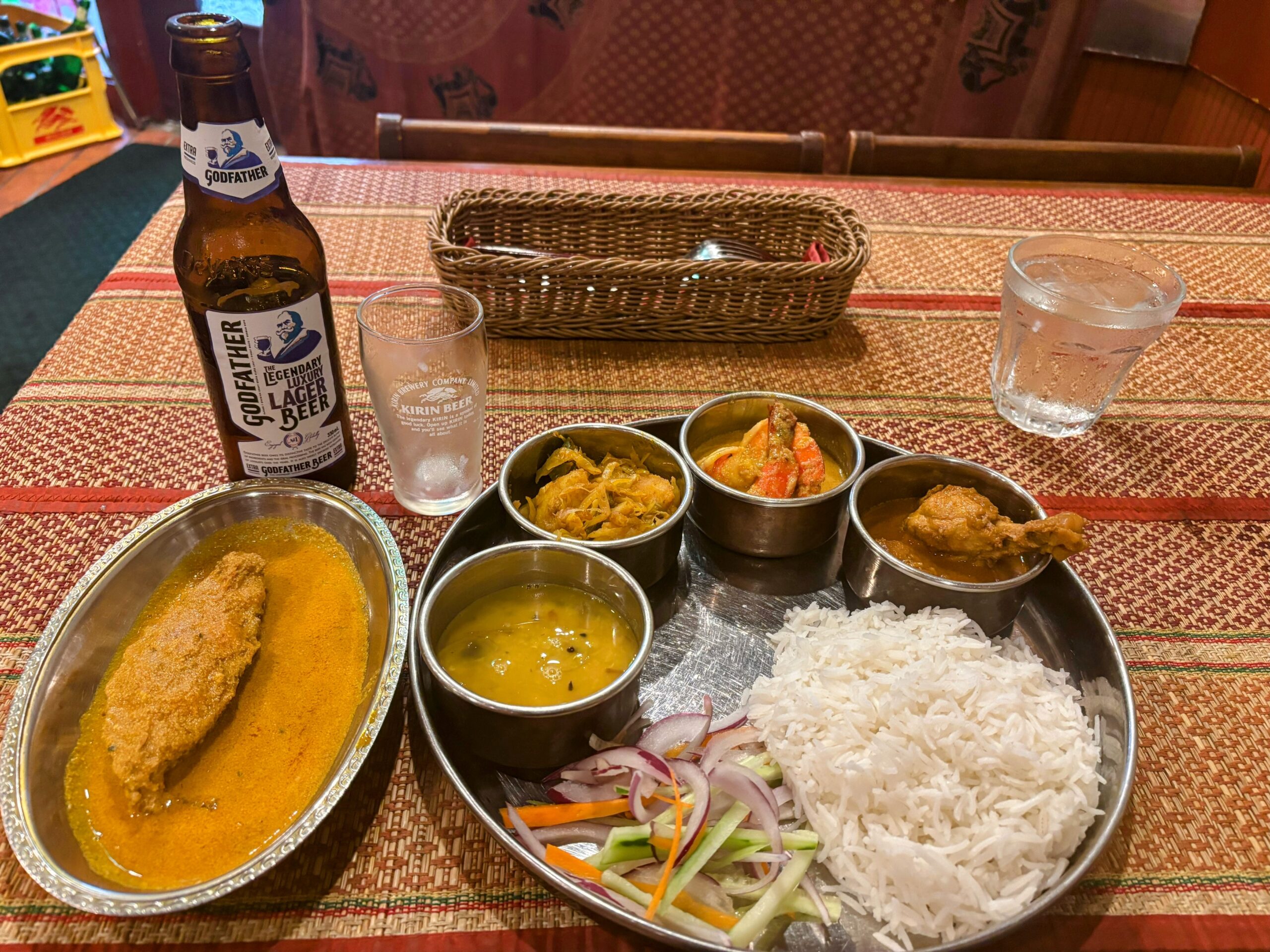 プジャー　ランチメニューCセット(カレー3種)