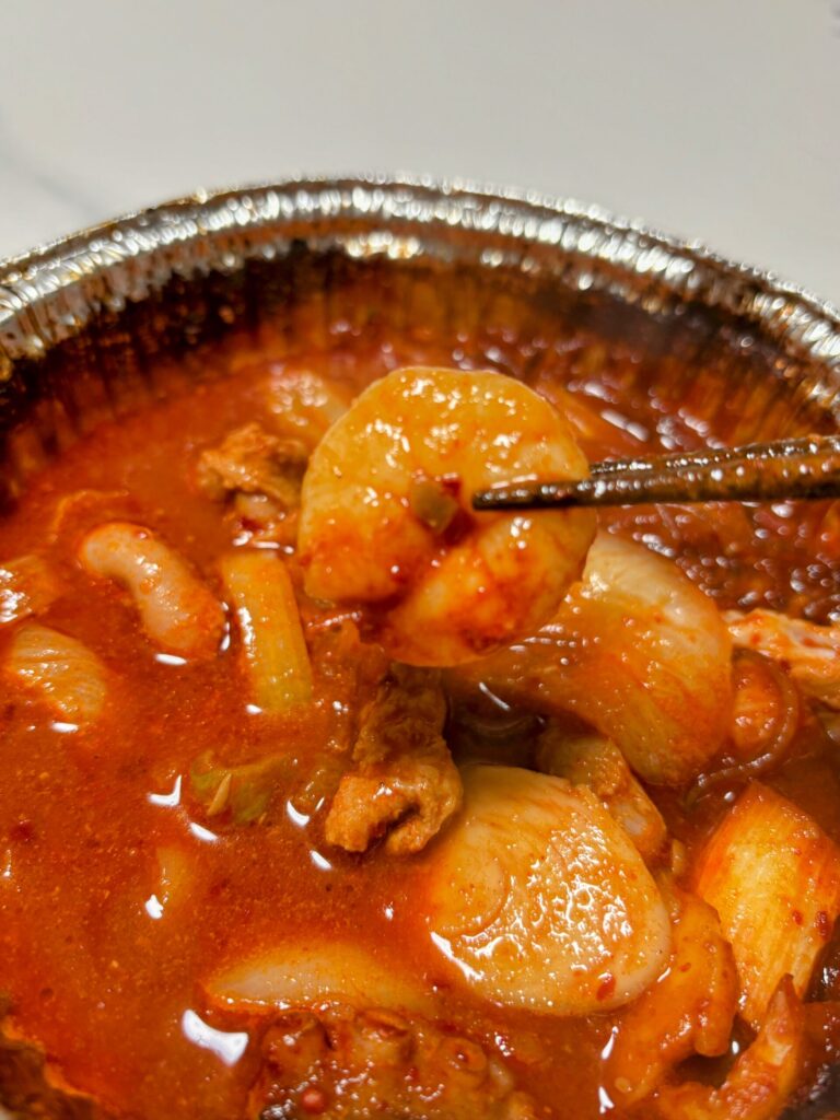 イトーヨーカドー牛ホルモンと海鮮旨辛鍋-ナッコプセ-のえび