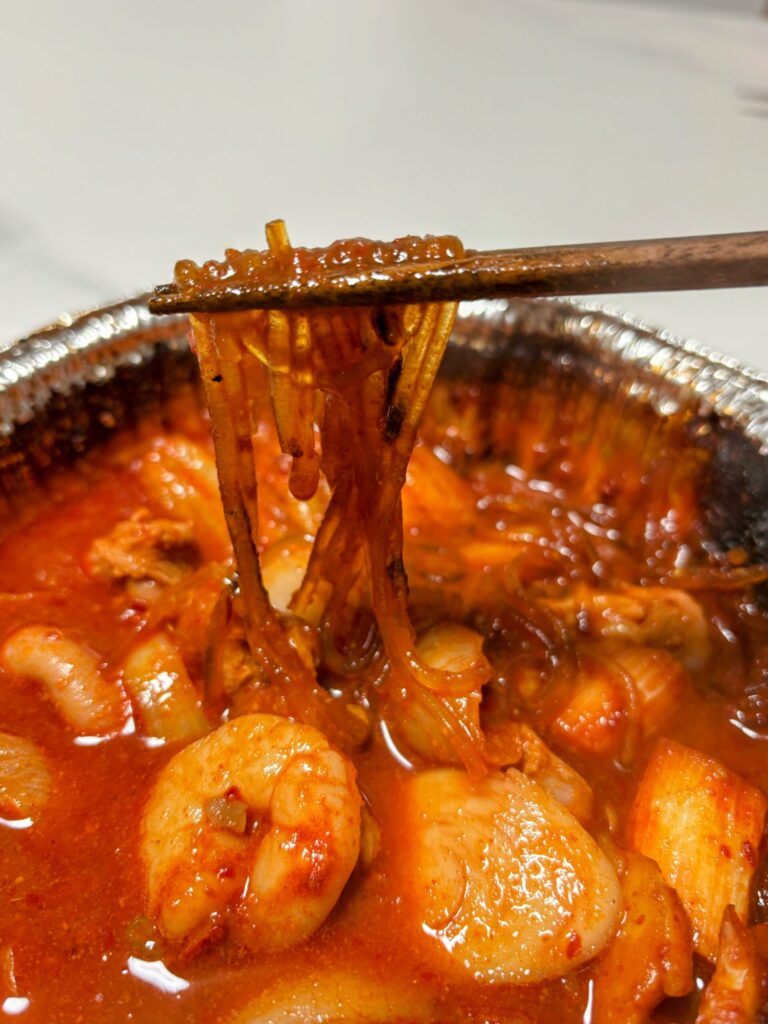 イトーヨーカドー牛ホルモンと海鮮旨辛鍋-ナッコプセ-の春雨