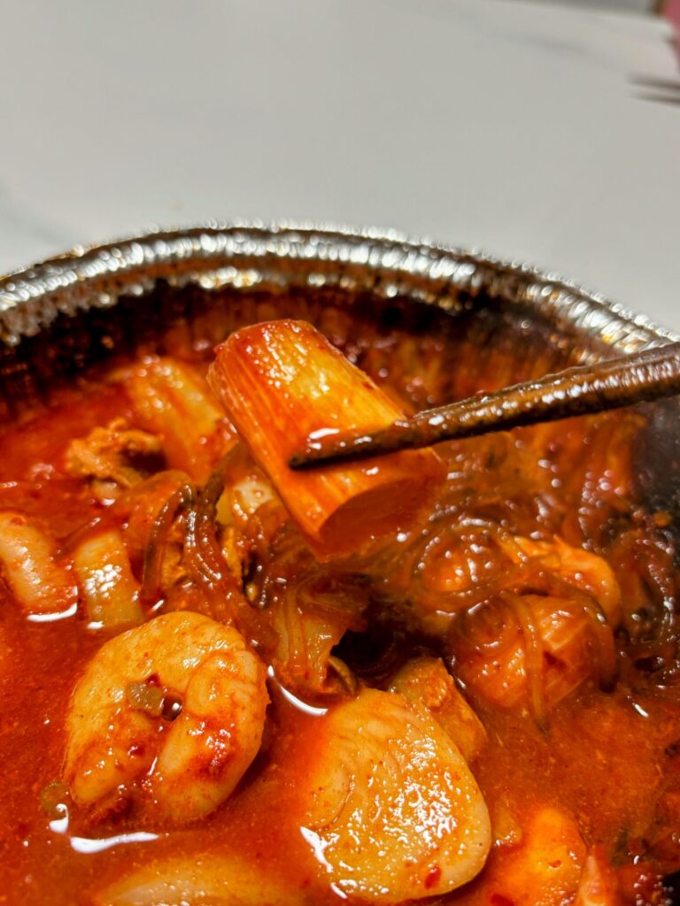 イトーヨーカドー牛ホルモンと海鮮旨辛鍋-ナッコプセ-のネギ