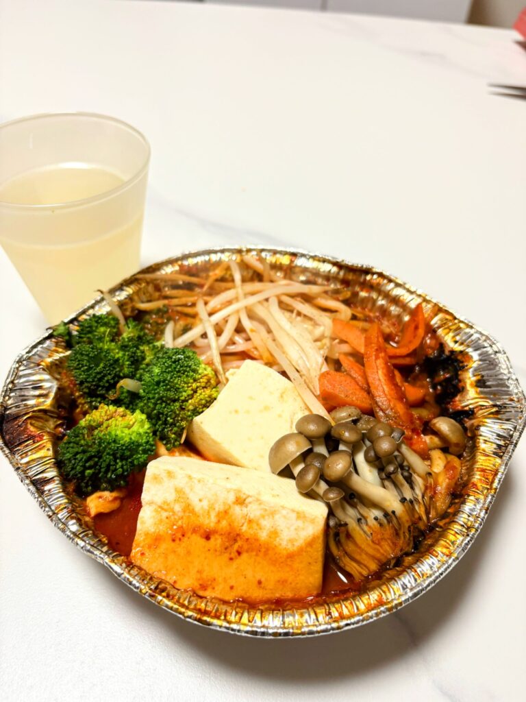 イトーヨーカドー牛ホルモンと海鮮旨辛鍋-ナッコプセ-具材を入れた完成写真