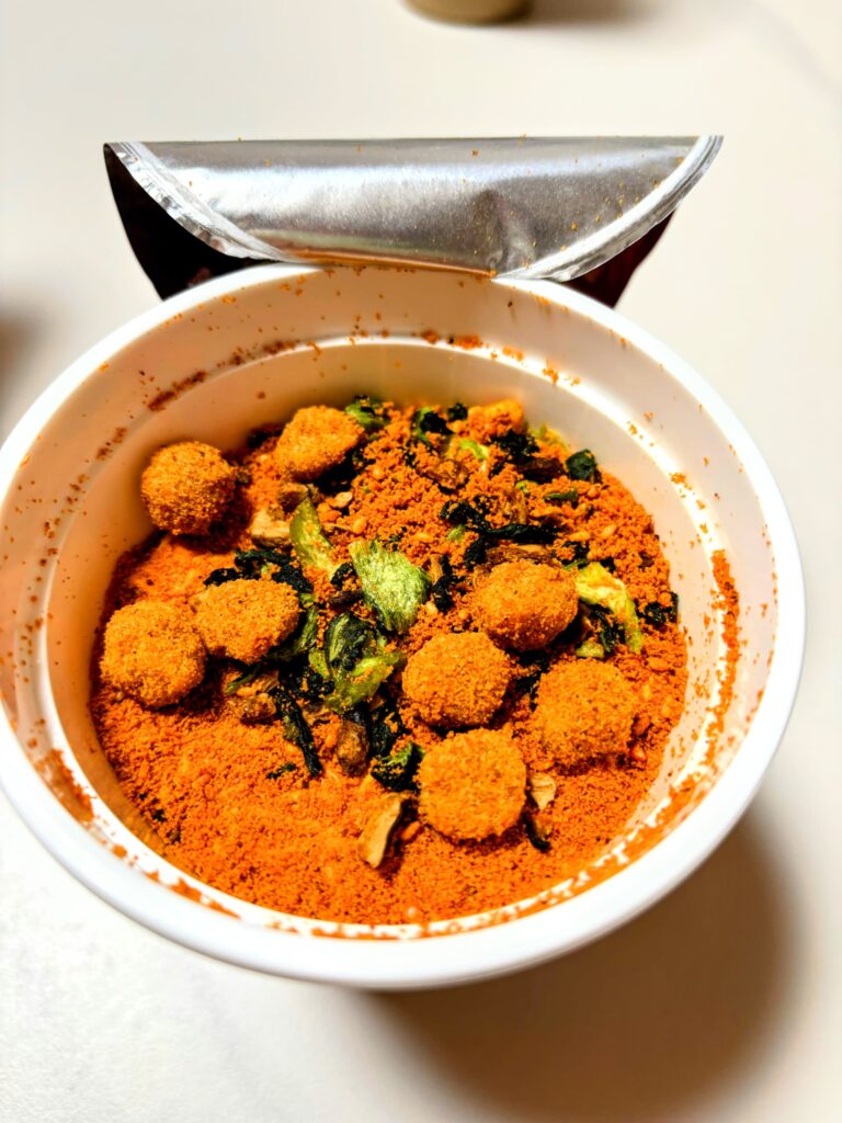 QTTAシビレ麻辣湯麺の開封の様子