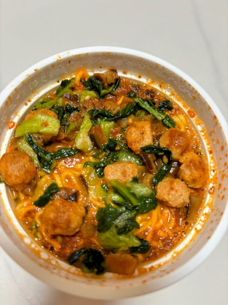 QTTAシビレ麻辣湯麺のお湯を入れた完成写真・上から