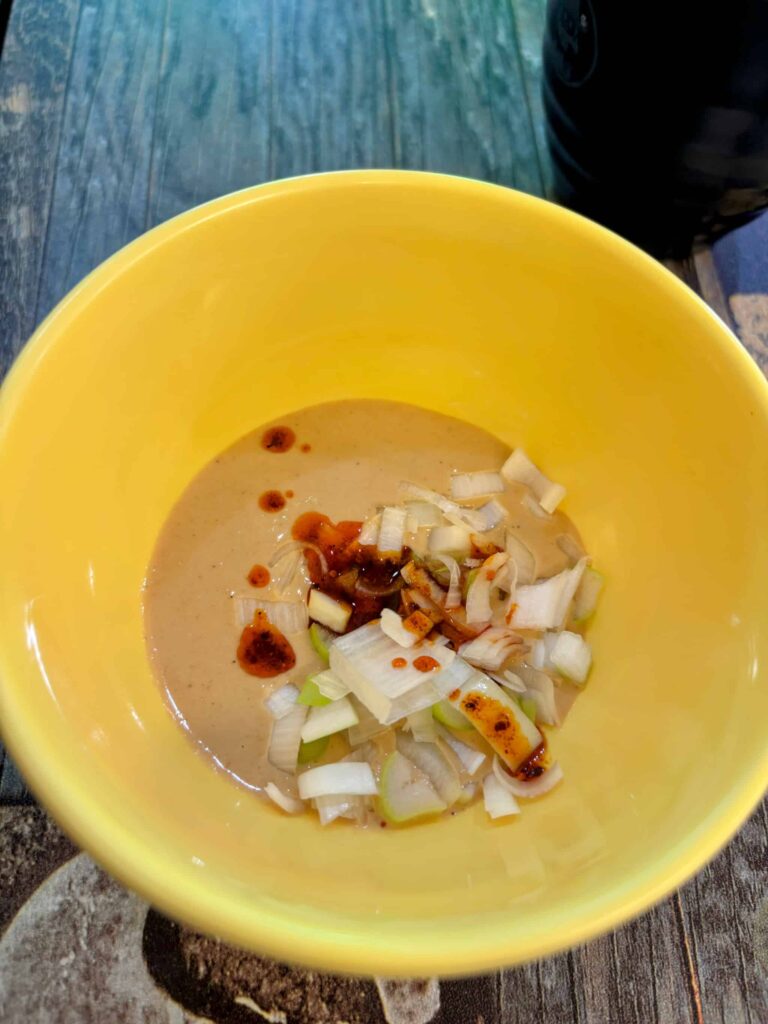 マツコの知らない世界おすすめグルメの【御徒町】好美味 麻辣湯(ハオメイウェイ)の麻辣湯のタレの写真。