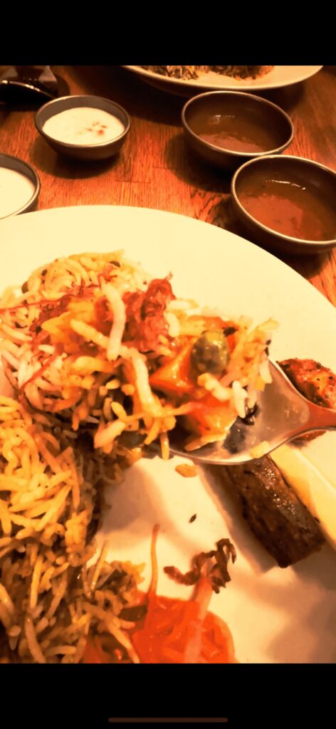 ビリヤニ東京(高田馬場)の2種のビリヤニセットの野菜ビリヤニの写真。