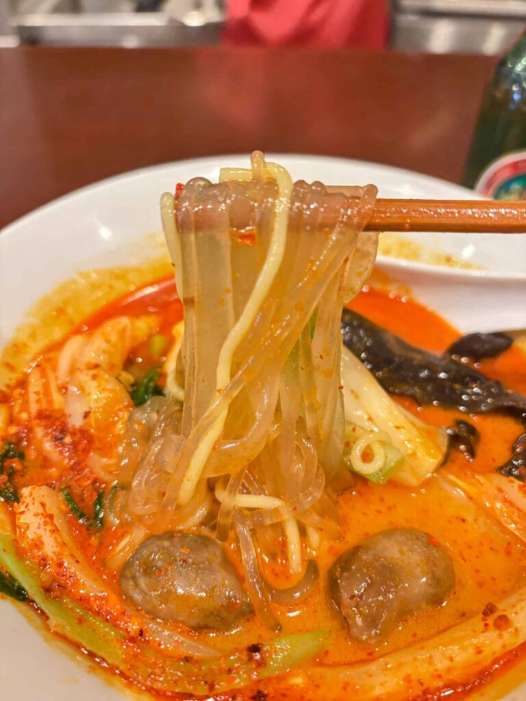 麻辣坊の麻辣湯の麺の写真。