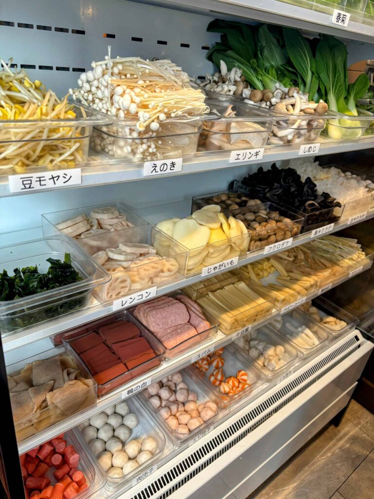 麻辣坊の具材が陳列されている写真。