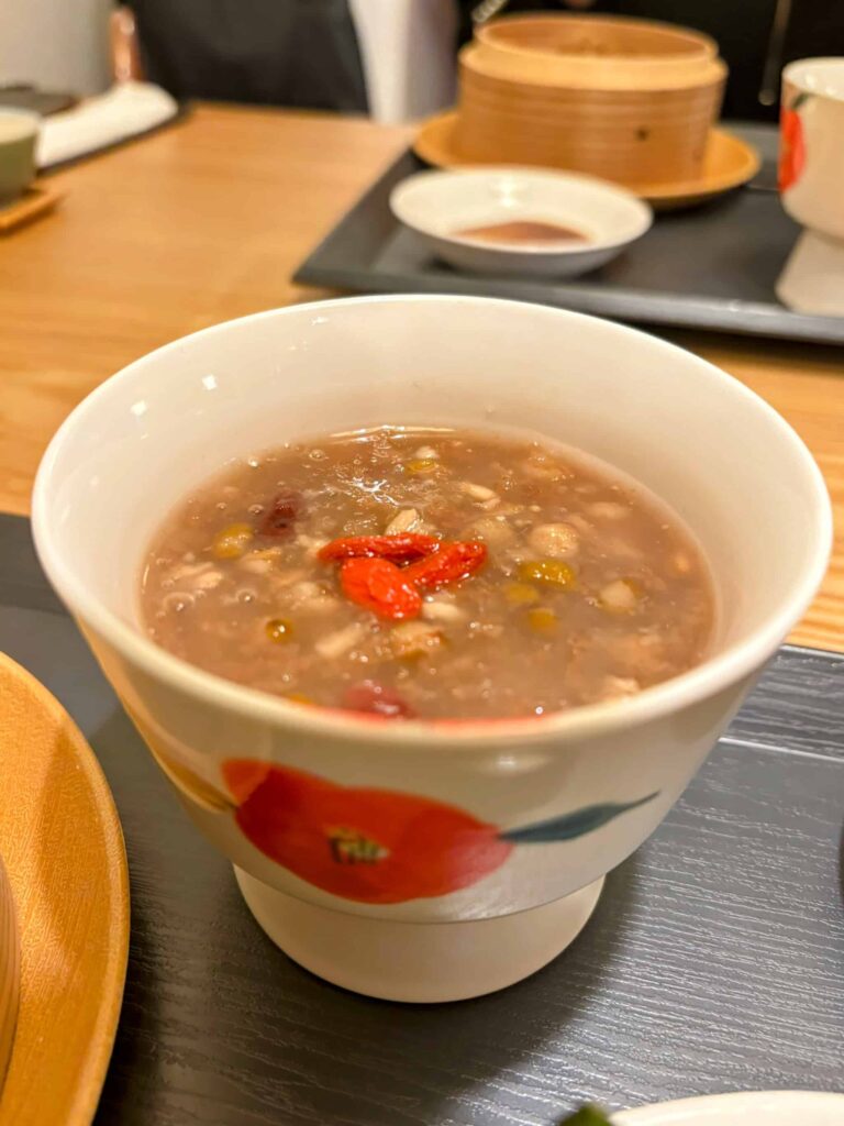 中国茶房【一期一会】のブランチセットのスイーツの写真。