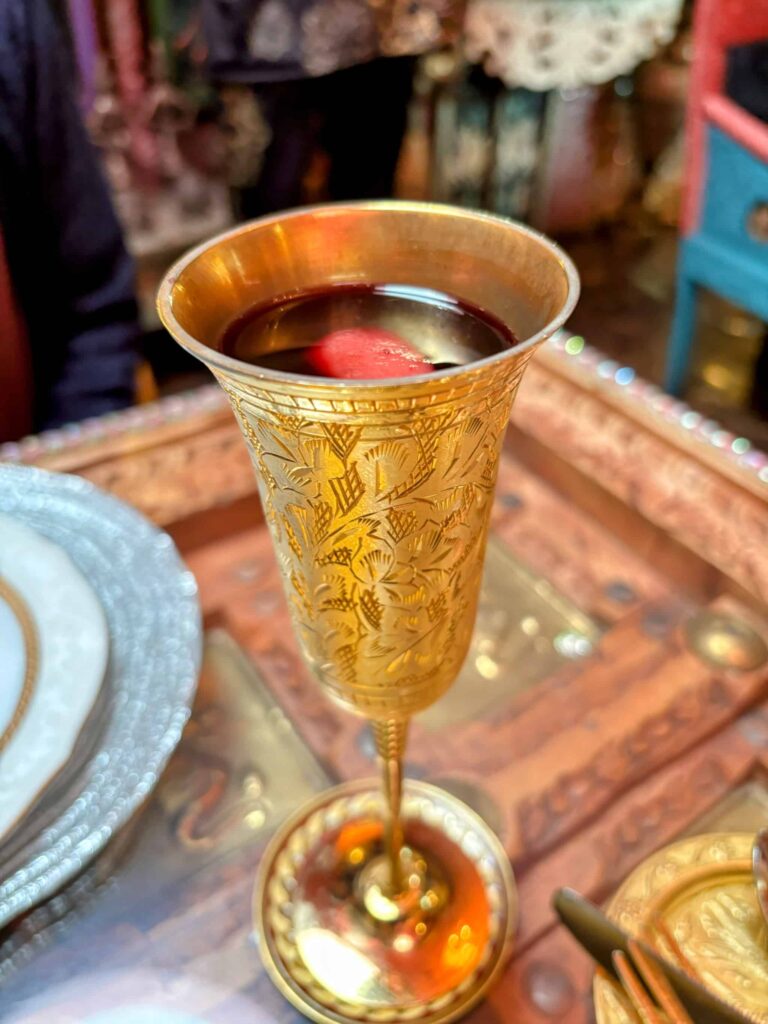 日暮里のダージリンのマサラワインの写真。