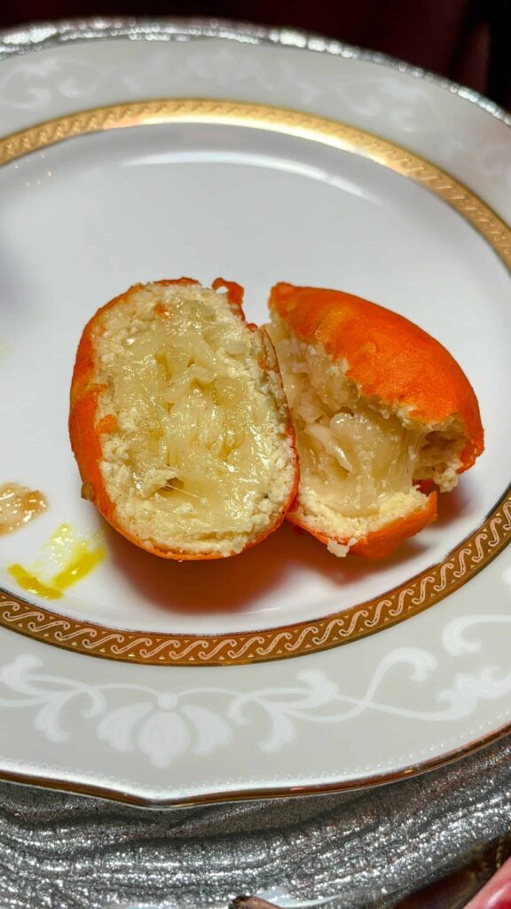 日暮里のダージリンのチーズティッカの半分に割った写真。