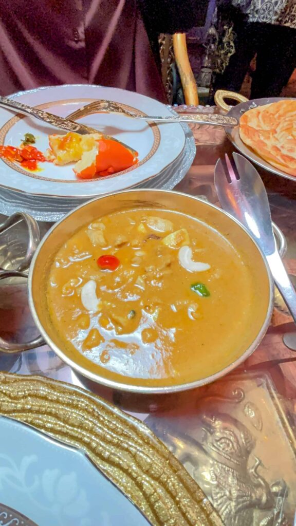 日暮里のダージリンのチキンカシミールの写真。