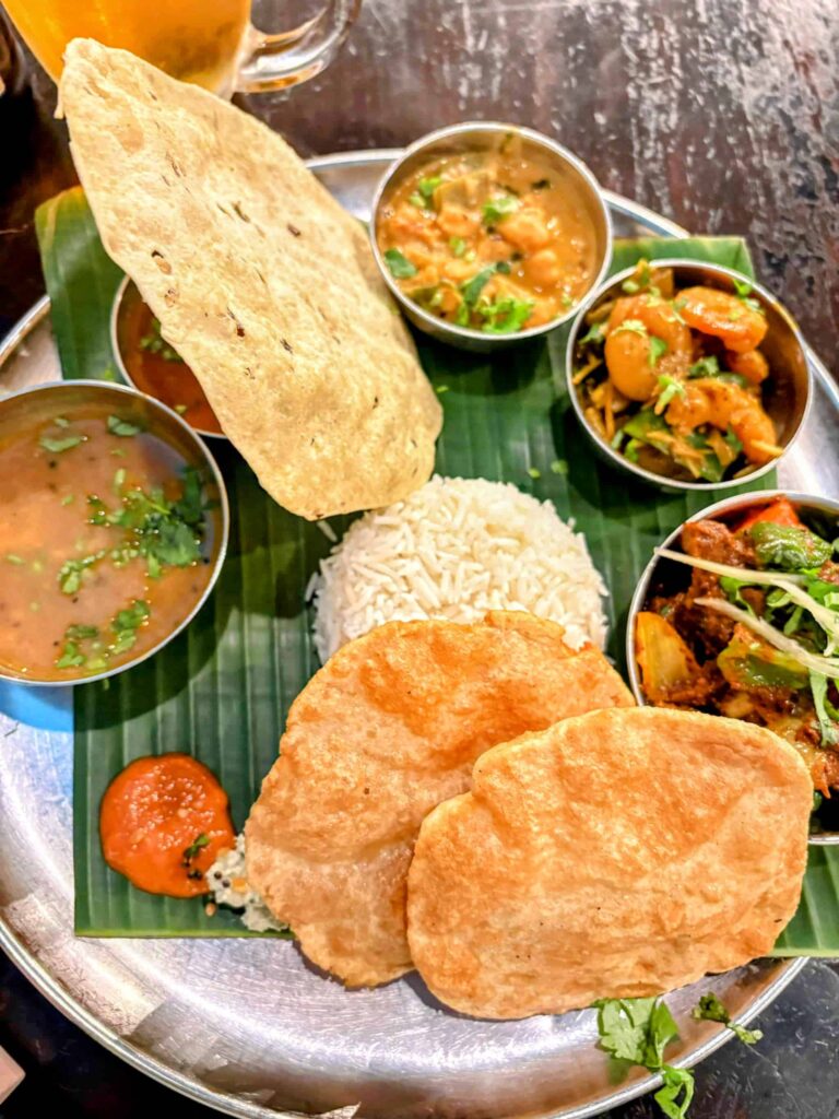 【御茶ノ水】南インド料理GONDのミールスの写真②。