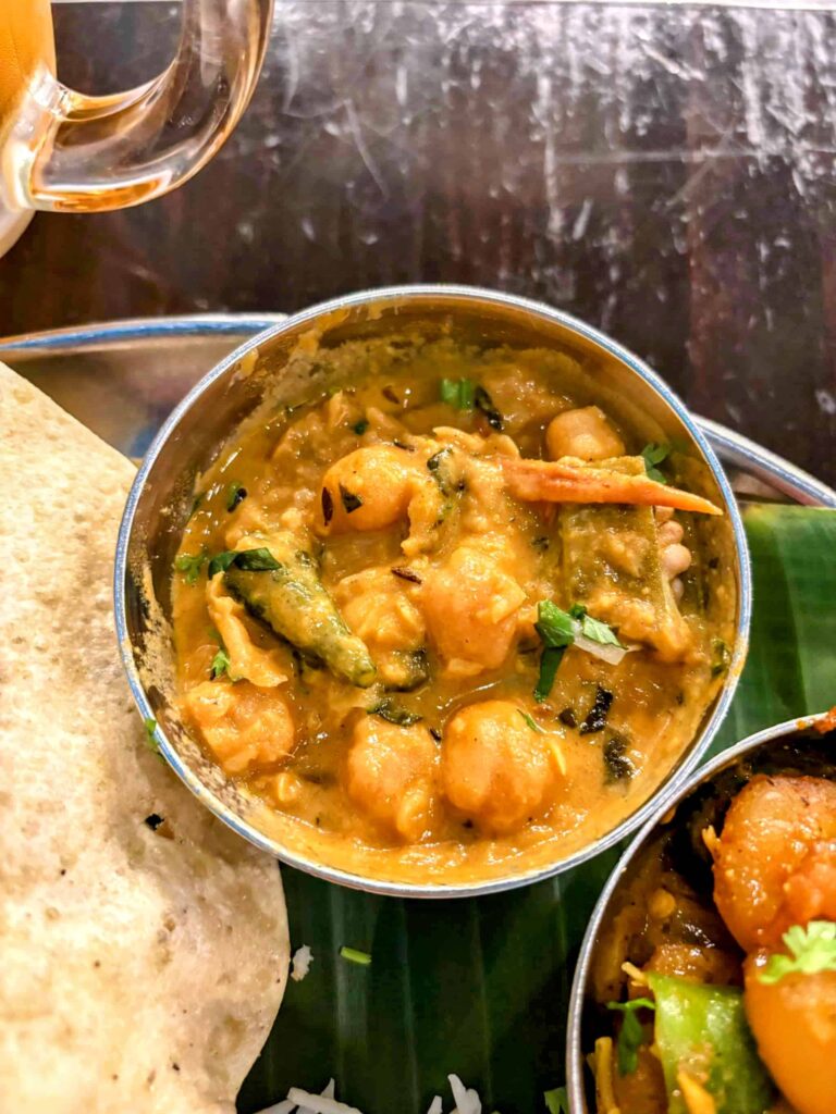 【御茶ノ水】南インド料理GONDのお倉と豆カレーの写真。。