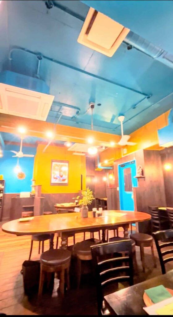 【御茶ノ水】南インド料理GONDの店内の写真。