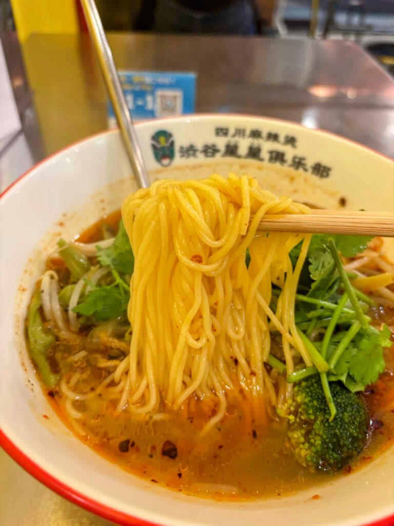 渋谷星星俱楽部の麻辣湯(マーラ―タン)のとうもろこし麺の写真。