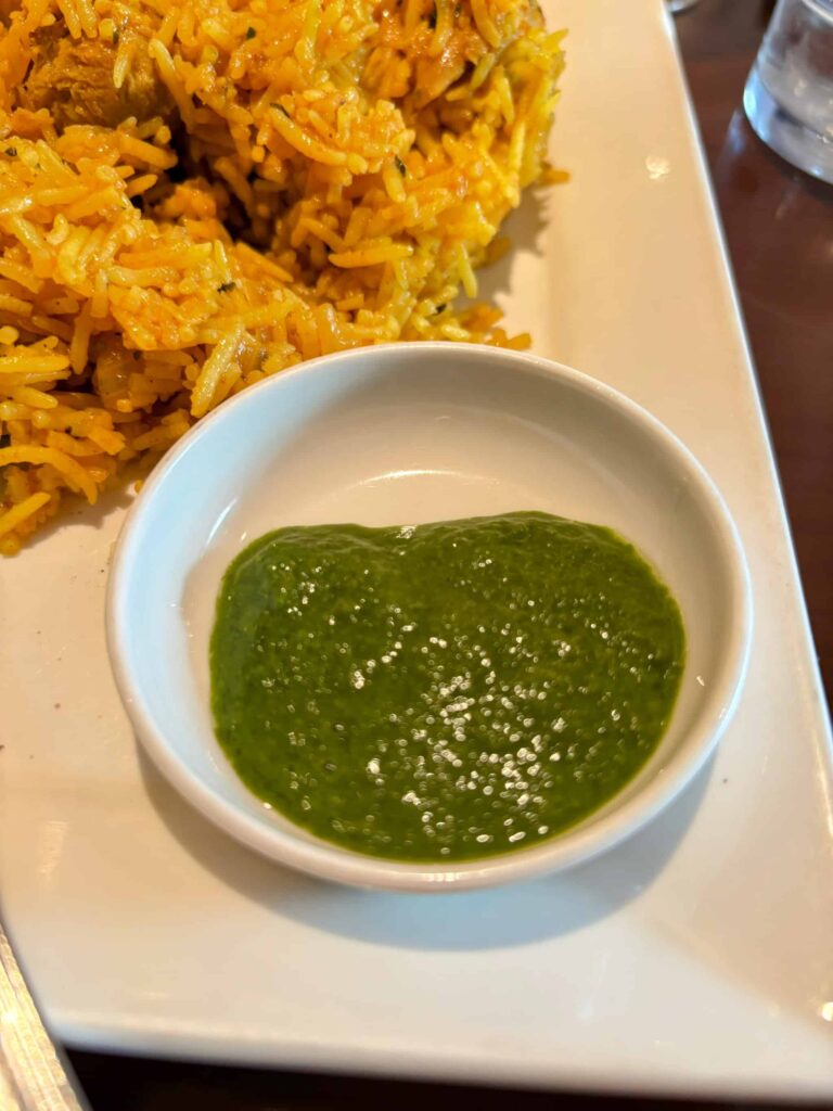 表参道GONGROOのビリヤニランチの唐辛子ソースの写真。